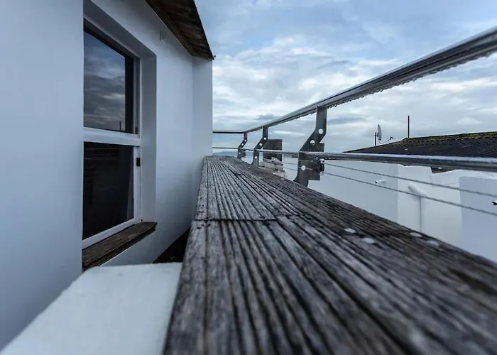 ático Con Terraza Y Vistas Al Mar. *
